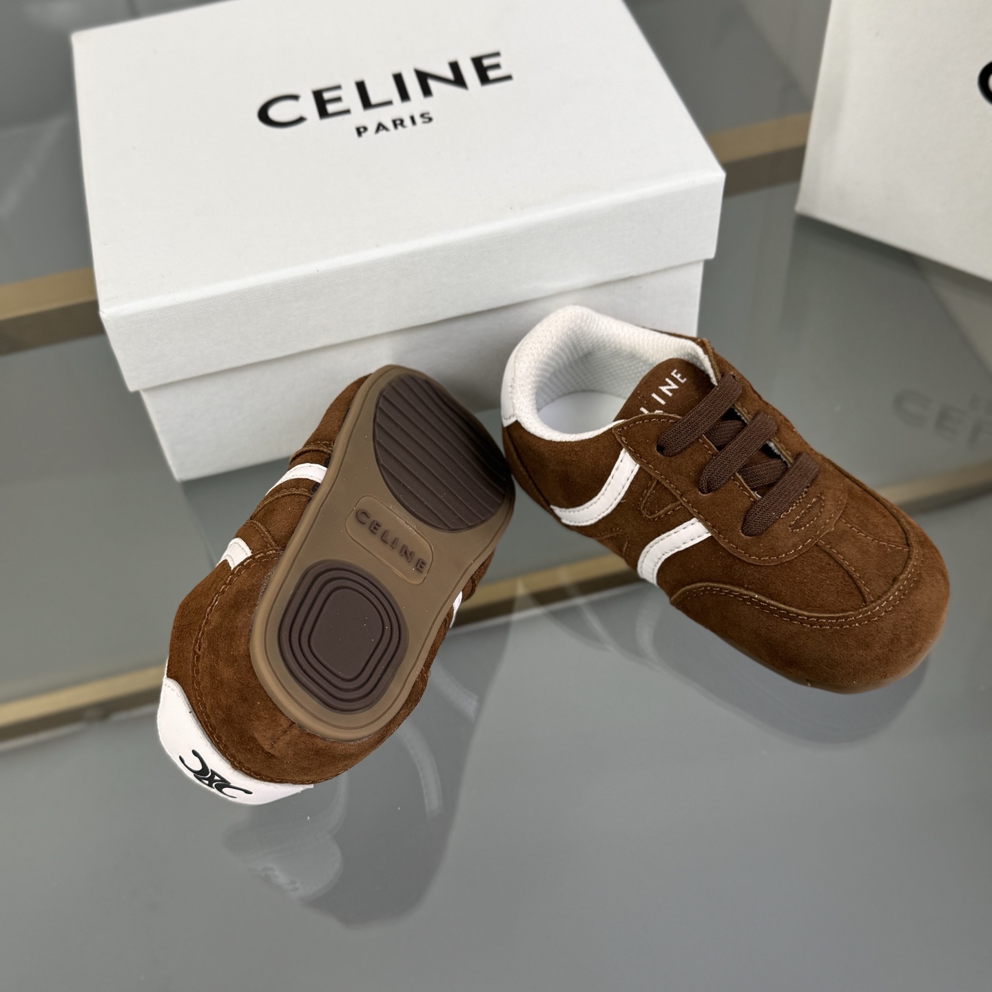 Children's shoes child